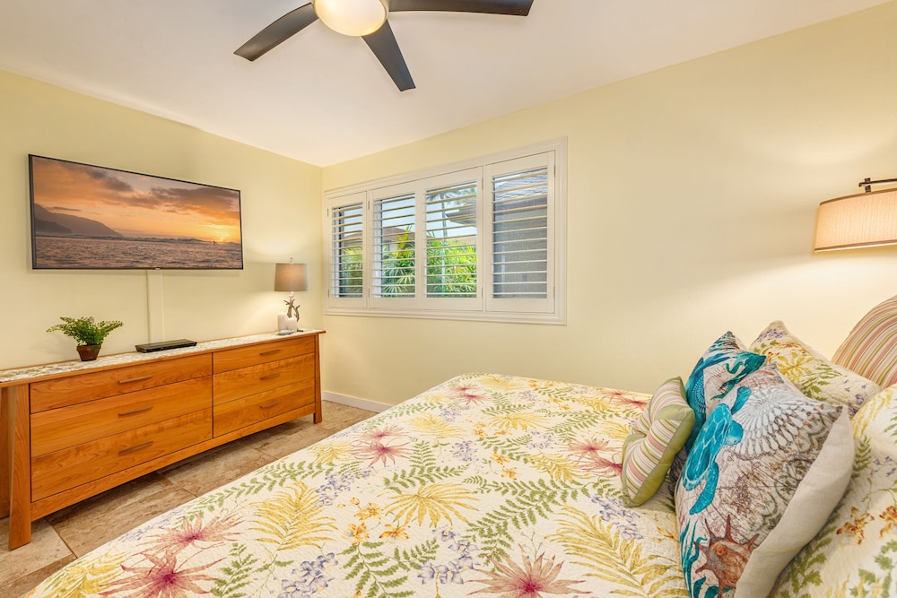 Ocean Front, Ground Level 1 Bedroom With King, Sleeps 4, With Cold Ac - Kapaa, HI