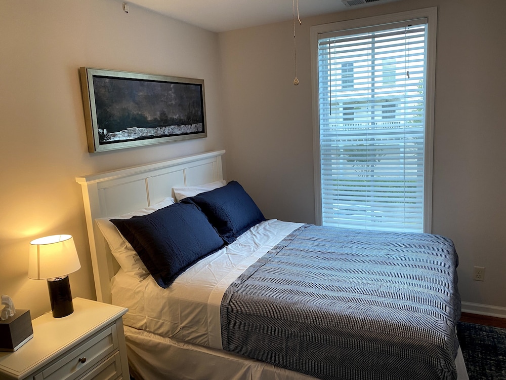 2 Bedroom Beauty Located In Old Town Bluffton's Promenade - Bluffton
