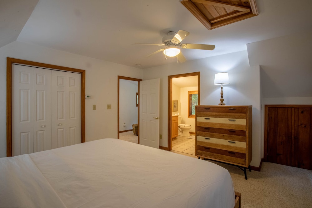 A Change Of Scenery - Pet Friendly! 5 Sleeping Spaces, Close To Boone, Views, Foosball! - Boone