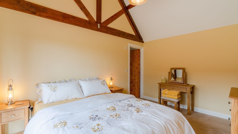 Swifts Retreat At Oosland Barns - Sleeps 2 Guests  In 1 Bedroom - Warwickshire