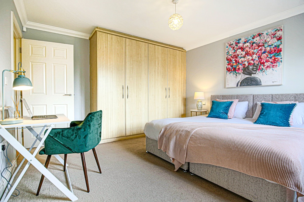 Stunning Bed And 2bath Monkston Park Gatedparking - Middleton Hall