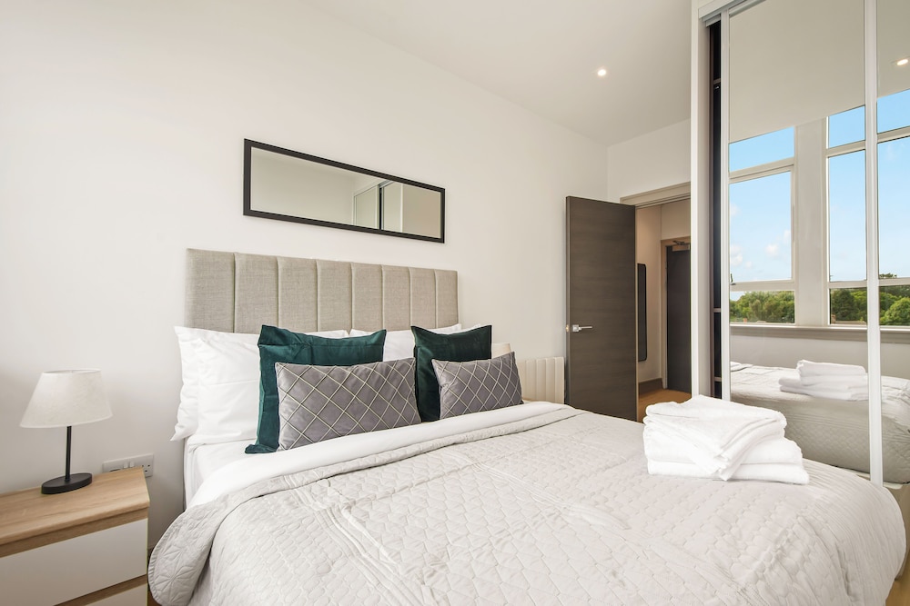 Comfy One Bedroom Apartment In Harrow - Harrow