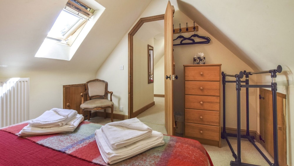Stables, Batheaston - Sleeps 6 Guests  In 3 Bedrooms - Castle Combe