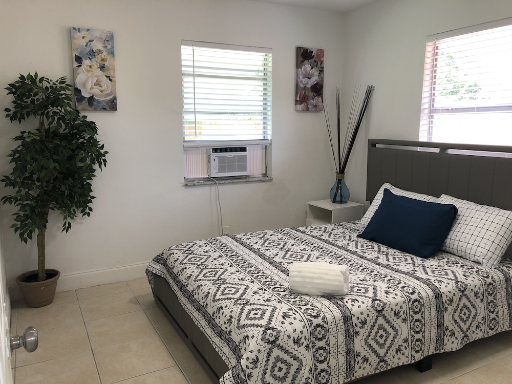 In The Heart Of Everything, Delray Beach 2bd Apt - Delray Beach