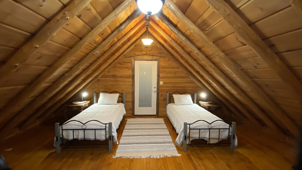 Cozy 3 Bedroom Cabin Near Lake Cumberland - Bronston, KY