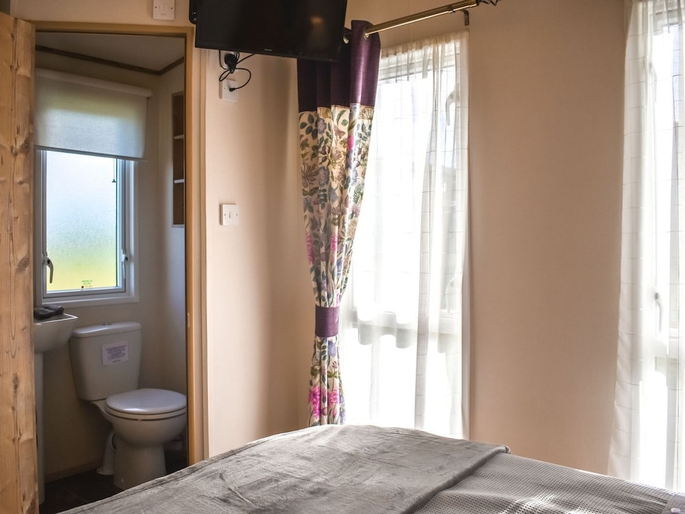 2 Bedroom Accommodation In Robin Hoods Bay - Ravenscar