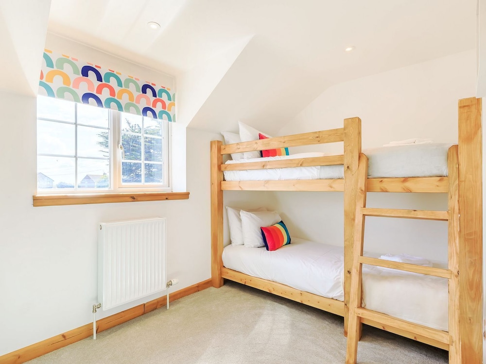 4 Bedroom Accommodation In Berrow, Burnham On Sea - Brean