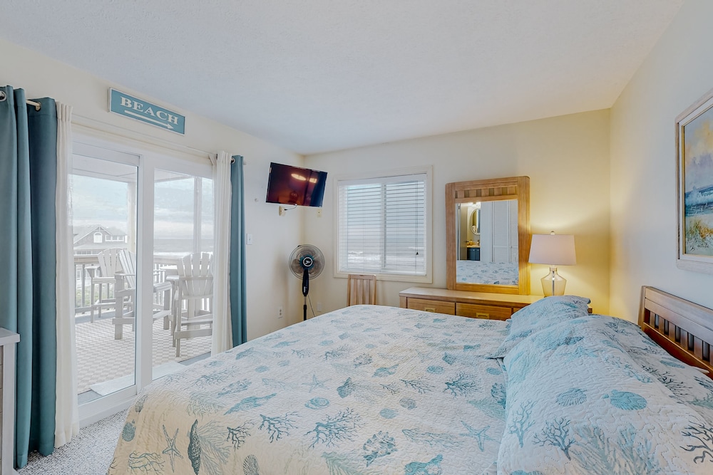 Top-floor, Oceanfront Condo With Stunning Balcony Views, Pool, Deck, Central Ac - Outer Banks, NC