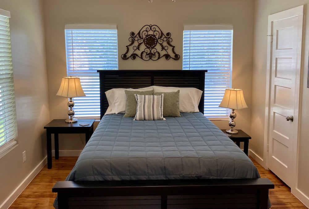 Casa Gracie Pearl Cozy 5-star Historic Home Walk To Old Town Square Pet Friendly - Georgetown, TX