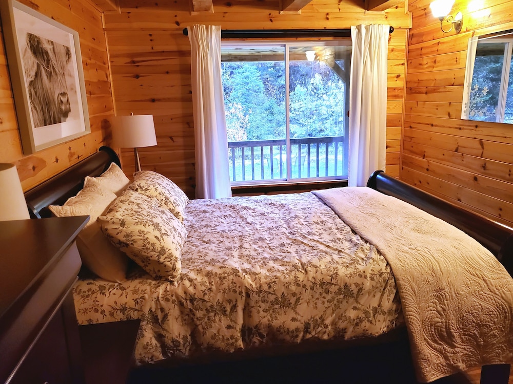 Cozy Cottage By The Rivière Du Loup. 100' Of Private Access. - Shawinigan