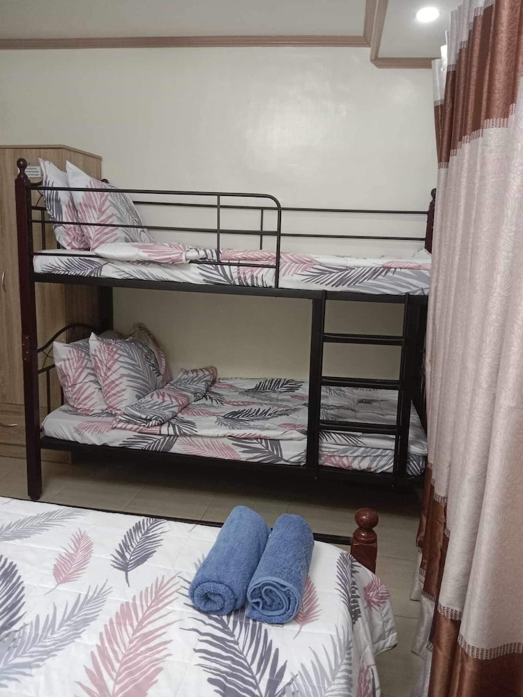 Lovely Nest Townhouse 2 Br, 2 T&b, For 7 Guests Near Clark Airport, Aqua Planet - Angeles