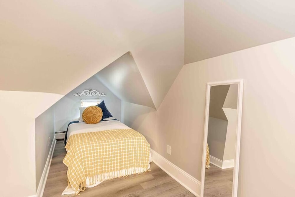 This Apartment Is A 0 Bedroom(s), 1 Bathrooms, Located In Morgantown, Wv. - West Virginia university, Morgantown