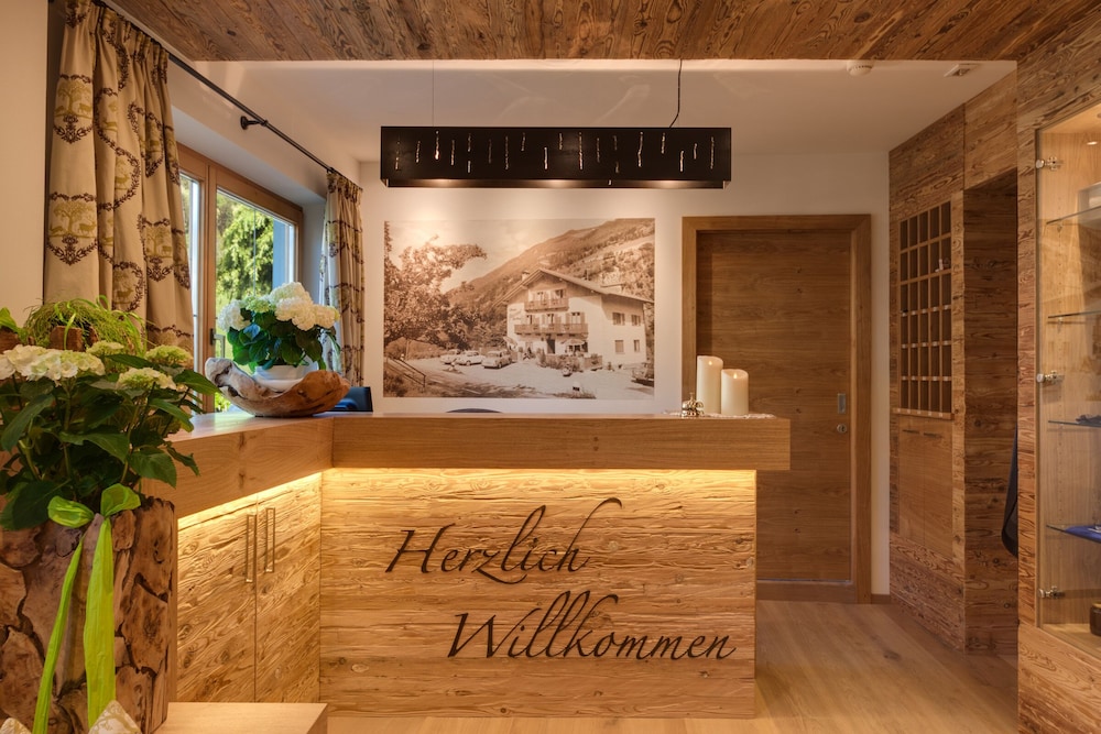 Appartement "Alpenhof Lodge Almrose Iii" Avec Vue Sur La Montagne, Piscine Et Wi-fi - Sud-Tyrol