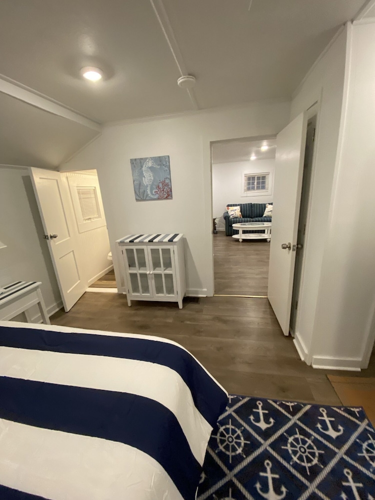 Adorable  Snug Harbor Cozy Cottage,minutes To The Beach(pet Friendly) - Charlestown, RI