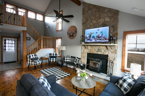 New!! Cozy Pocono Mountains Getaway With Views - Tannersville, PA