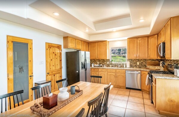 Non-toxic Home, 2 Kitchens And Living Areas, 5 Min To Ski\/mtn Biking\/golf - Angel Fire, NM