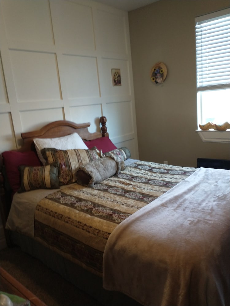 Delightful Farm Stay With Animals-only 1 Room Available Through September - Ballard, UT