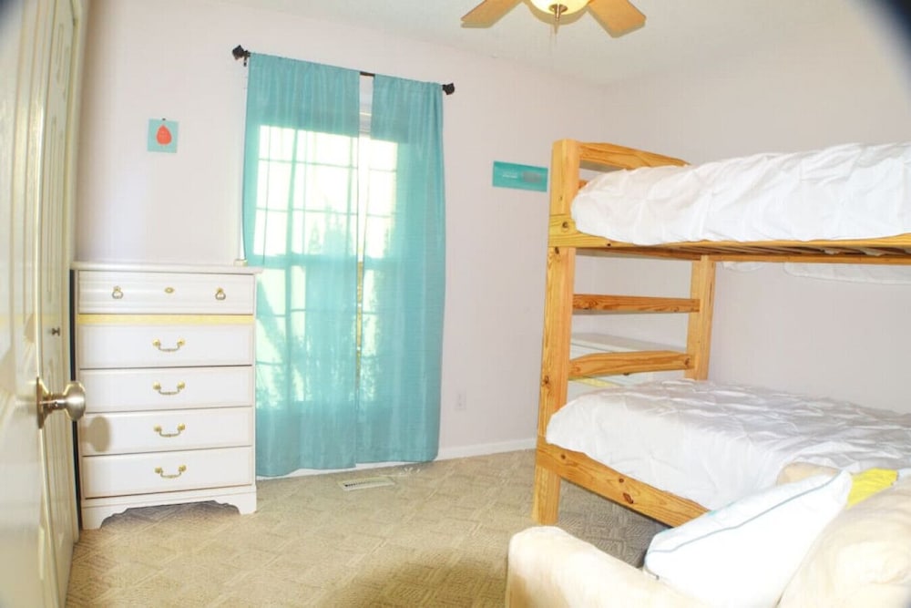 Quiet Extended Stay With Spa Bath, Fenced Yard - New Bern, NC