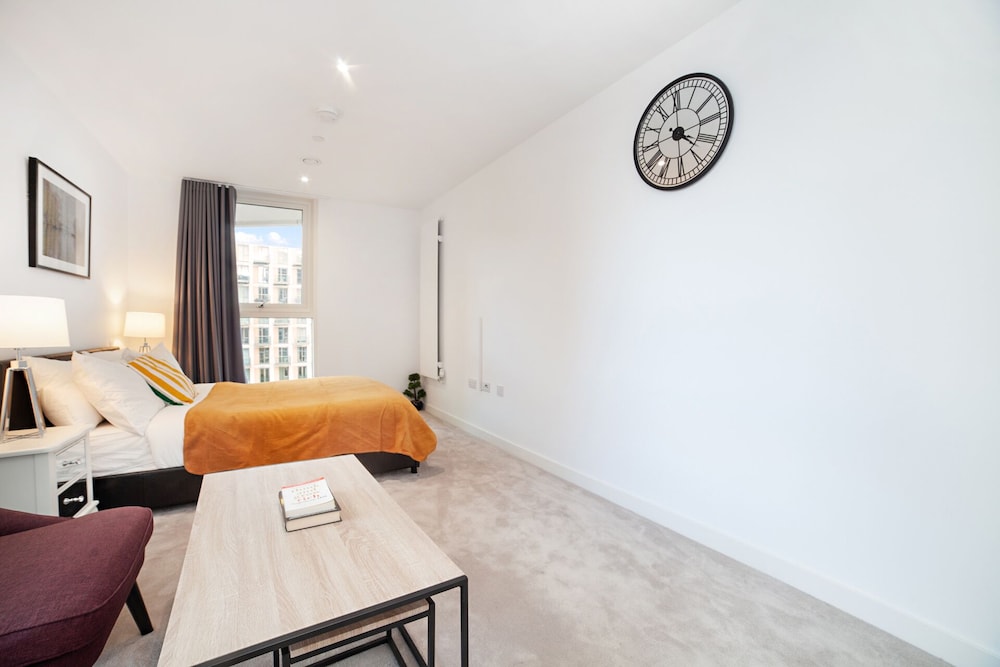 Stylish, Modern 2 Bed/2bath Next To Canary Wharf And City Airport!! - Custom House, London