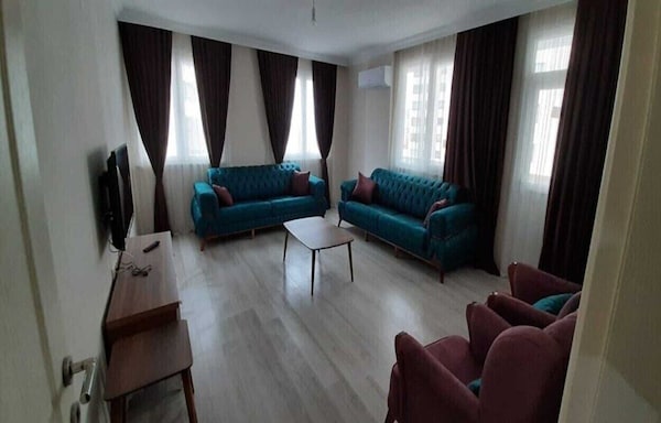 Beautiful View, Spacious Area, Close To All Services - Trabzon