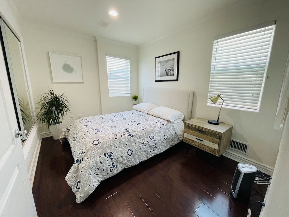 Beautiful, Cozy 2 Bedrooms And 1.5 Bathrooms Townhouse 3 Min From The Beach - Torrance, CA