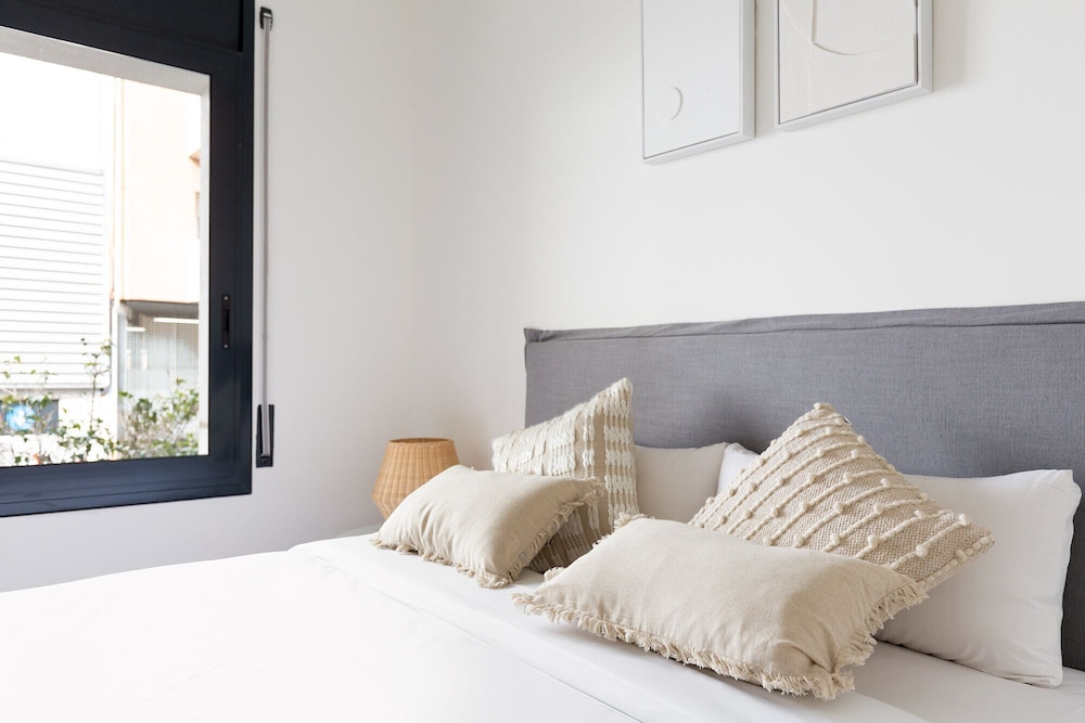Olala Urban Chill 2-bedroom Apartment - Barcelona-El Prat Airport (BCN)