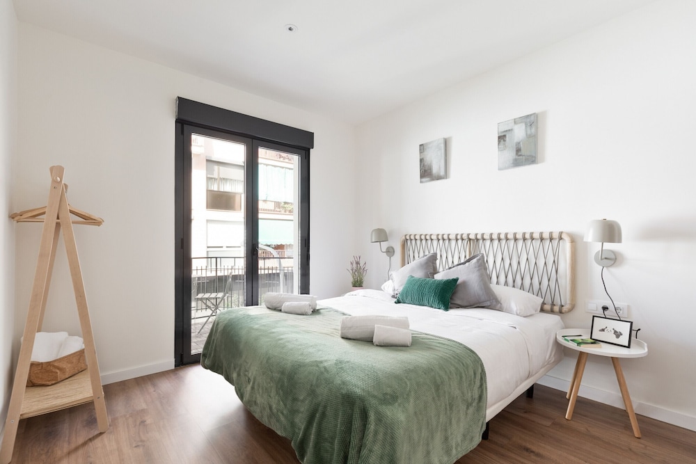 Olala Urban Chill 3-bedroom Apartment | Balcony - El Prat de Llobregat