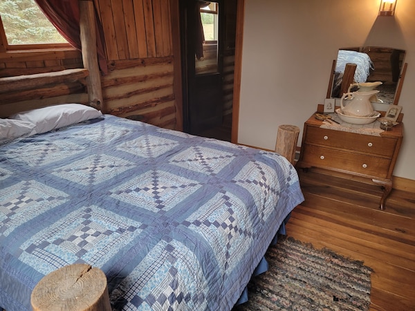 Hand Crafted Log Cabin With 1800's Décor, Hiking Trails And Privacy! - Malvern, OH
