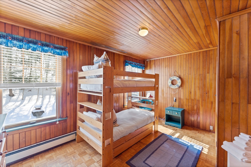 Lakefront Home On Beautiful Schroon Lake With Private Beach & Dock- Dog-friendly - 애더런댁