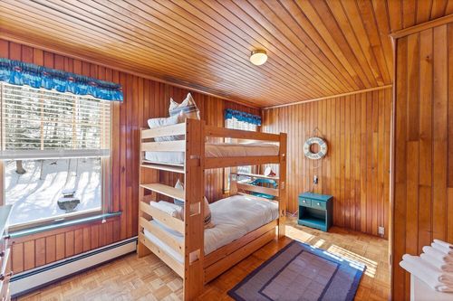 Vacation rentals & Airbnbs in Adirondack, NY cozycozy