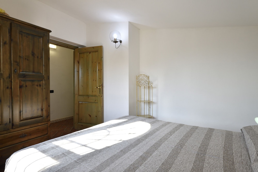 Appartement 1 In Villino Filieri' Met Uitzicht Op De Bergen En Een Gemeenschappelijke Tuin - Cala Gonone