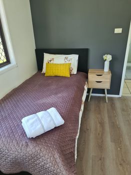Villa rentals in Springwood via cozycozy
