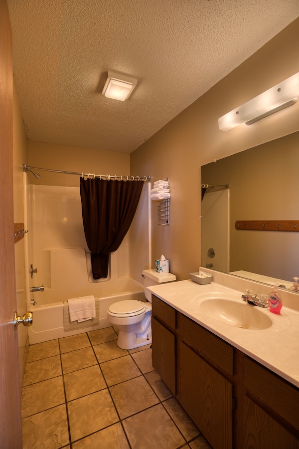 3 Bedroom Cabin- Lewis And Clark Resort - Yankton, SD