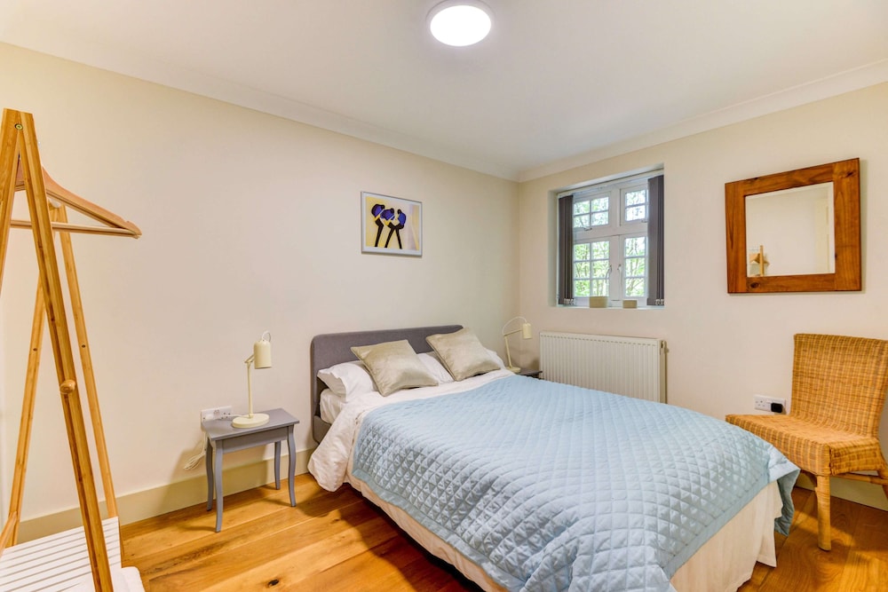 Redhill Town Centre Apartment By Surrey Shortlets - Redhill