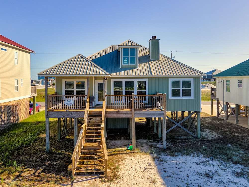 Tropical Paradise - North Side Beach Beauty! Pet Friendly - Swimming, Kayaking, Boating Or Fishing Are Just Steps Away! 4 Bedroom Home By Redawning - Dauphin Island, AL