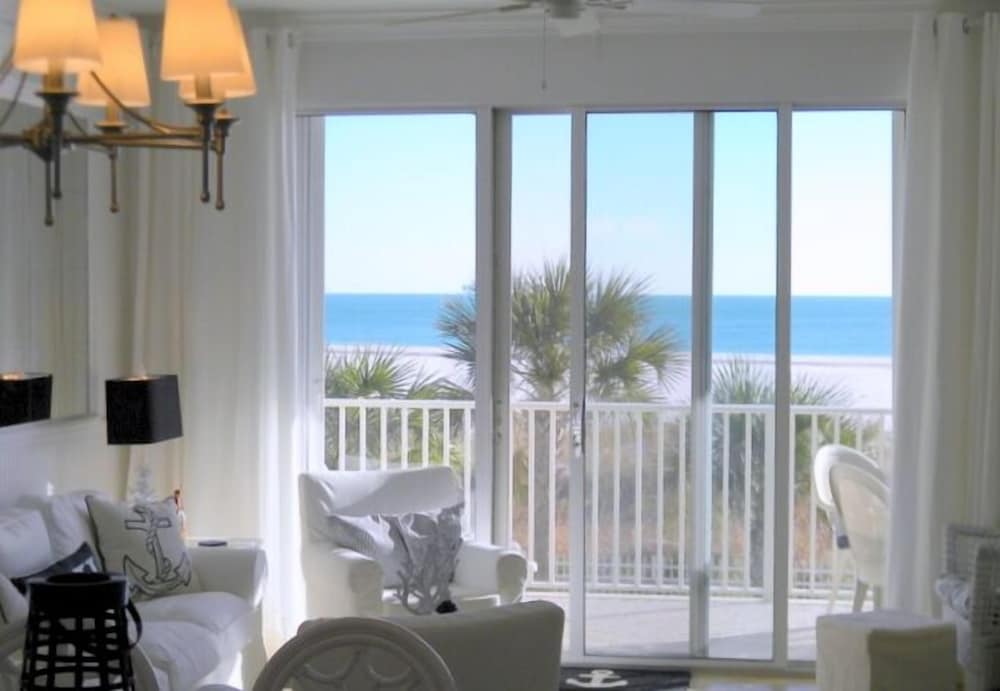 Ocean's Edge - Sip Your Coffee And Watch The Waves As You Enjoy The Gulf View Balcony, Accessible From The Living Room And The Master Bedroom Condo - Dauphin Island