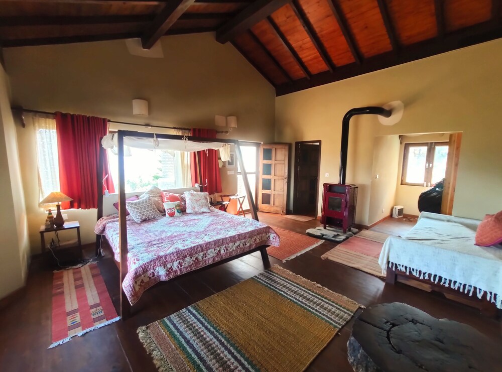 Luxury Villa In Quaint Village - Almora