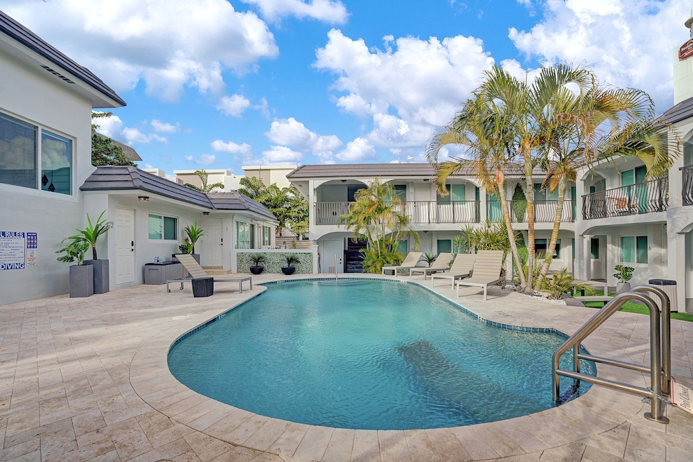 Ra Suites By Designedvr - Pompano Beach, FL