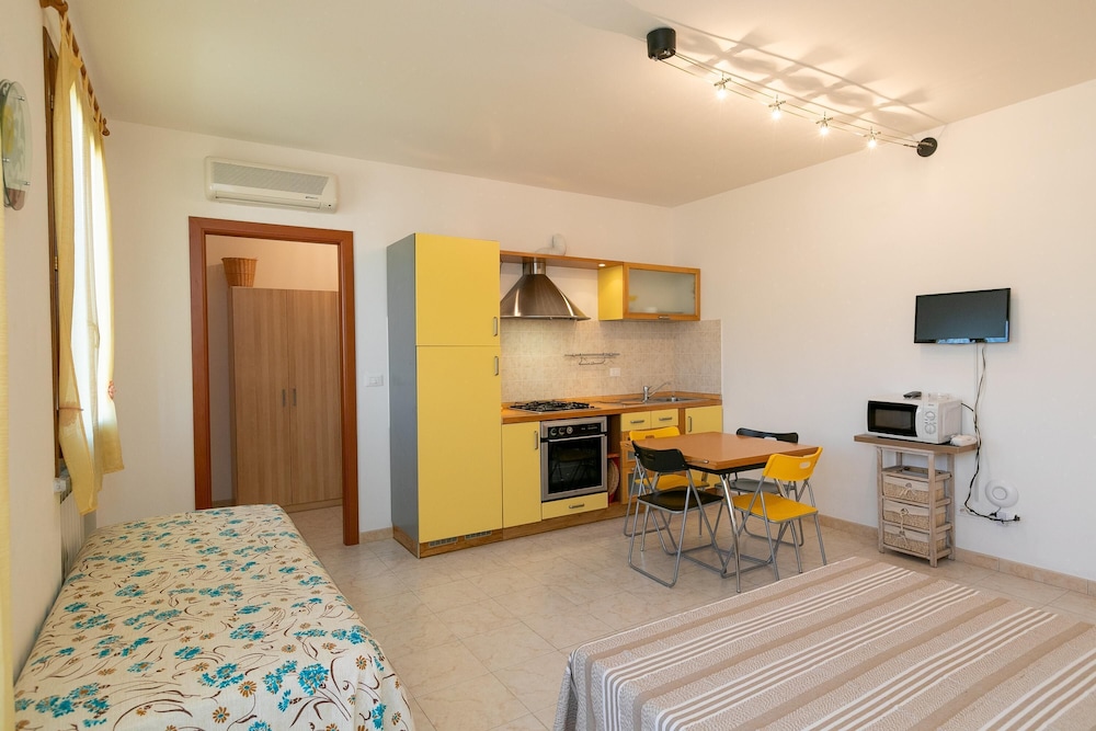 Apartment Monolocale Frantoio With Terrace, Shared Pool & Wi-fi - Suvereto