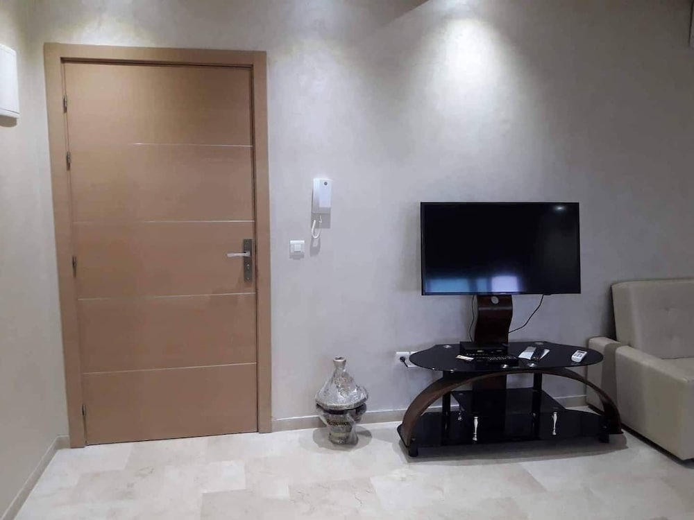 Apartment Located In The City Center, A Few Steps From The Beach, Cafes, Restaurant - Mohammedia