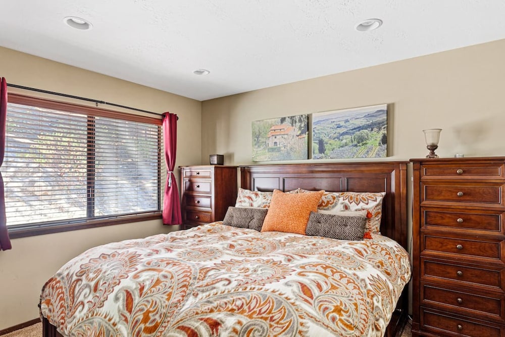 Sutter Ln By Avantstay | Beautifully Remodeled Kitchen,4cabin-chic Bedrooms - Lake Gregory Regional Park, CA