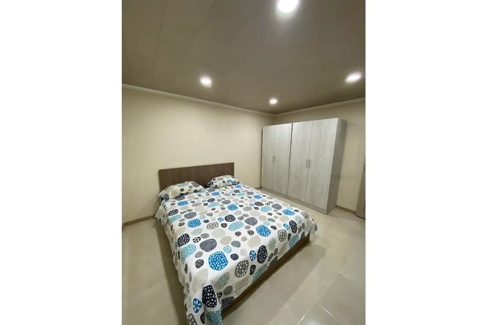 Brand New 1 Bedroom Apartment In Komitas - 예레반