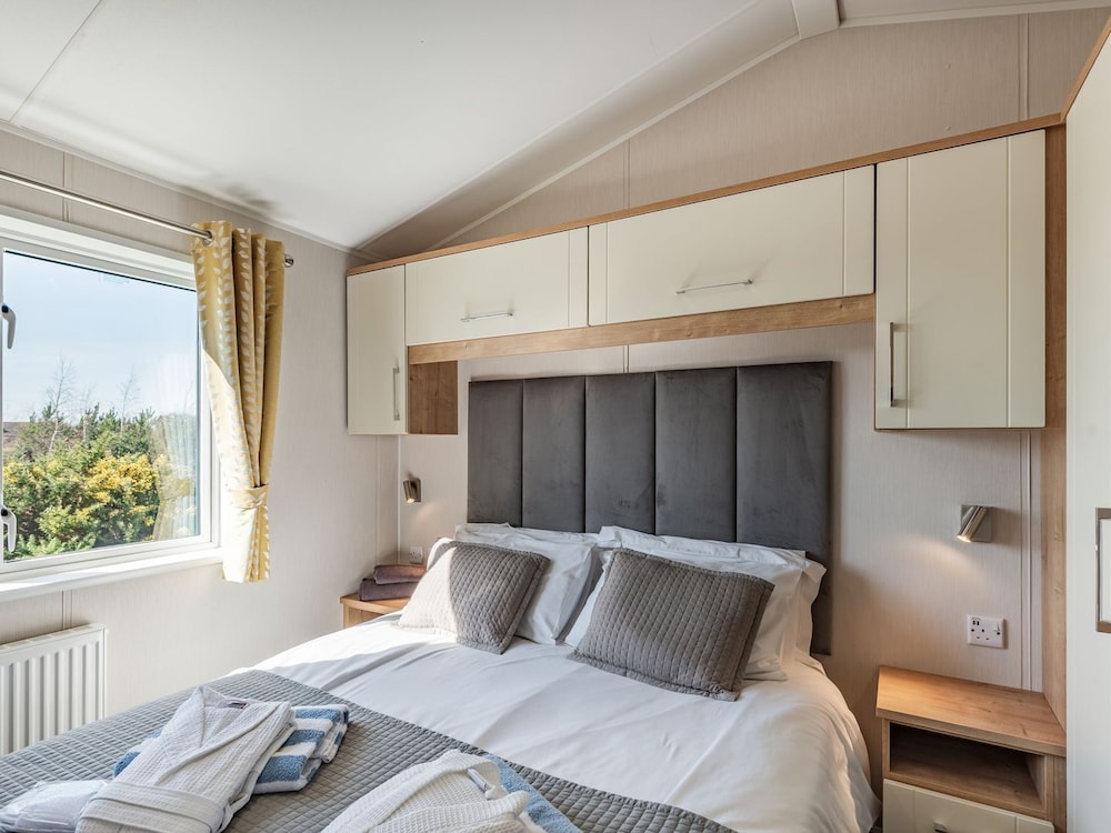 2 Bedroom Accommodation In Addlethorpe, Near Skegness - Skegness