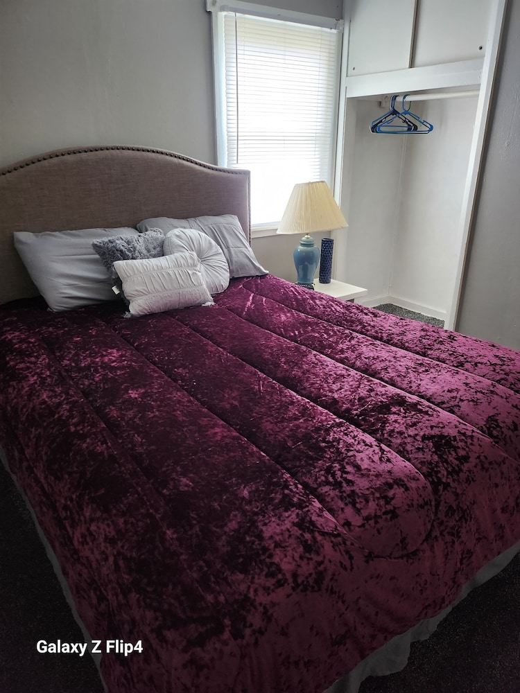 Cozy 2 Bedrooms Home- Convenient Location. - Cedar Rapids, IA