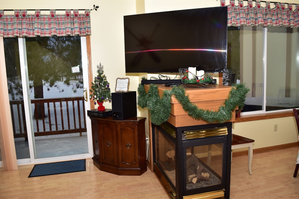 Spacious, Cozy, And Family-friendly Home In Ski & Golf Resort In North Michigan - Gaylord, MI