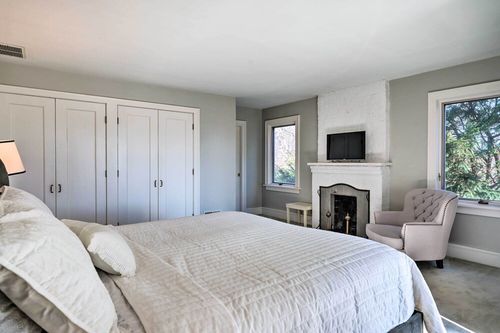 Lake Hudson, Granville airbnb, hotels and vacation rentals