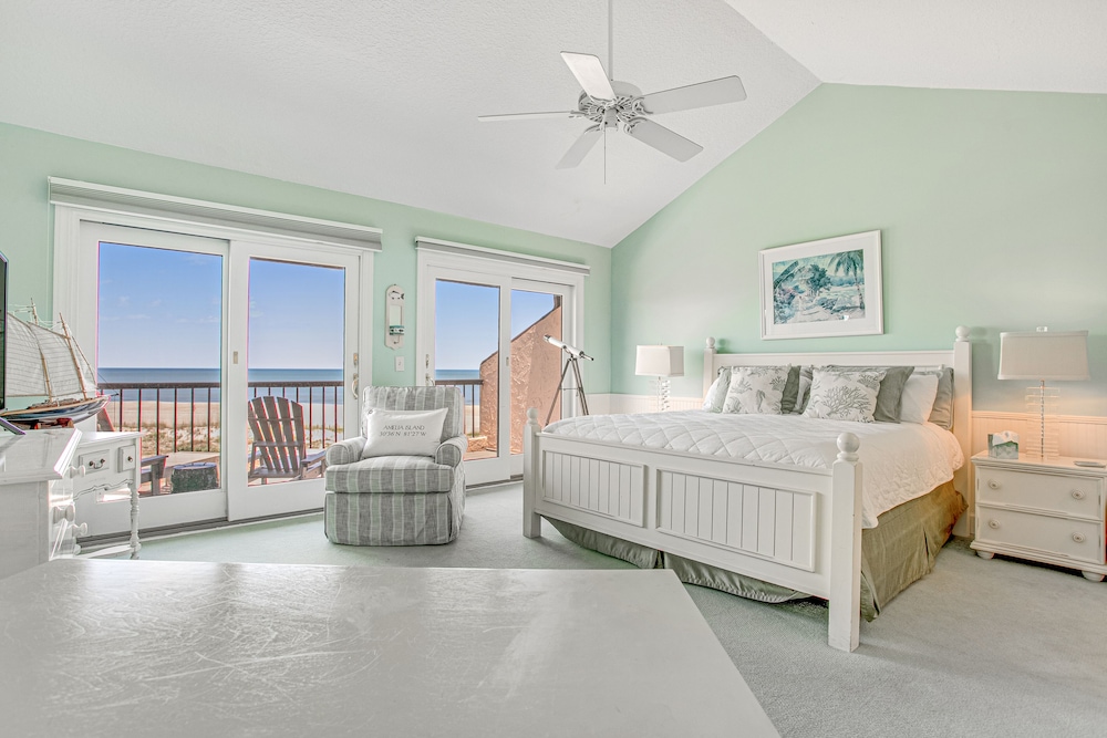 Dog-friendly Oceanfront Townhouse With Covered Balcony, Views, Pool & Ac - Jacksonville, FL