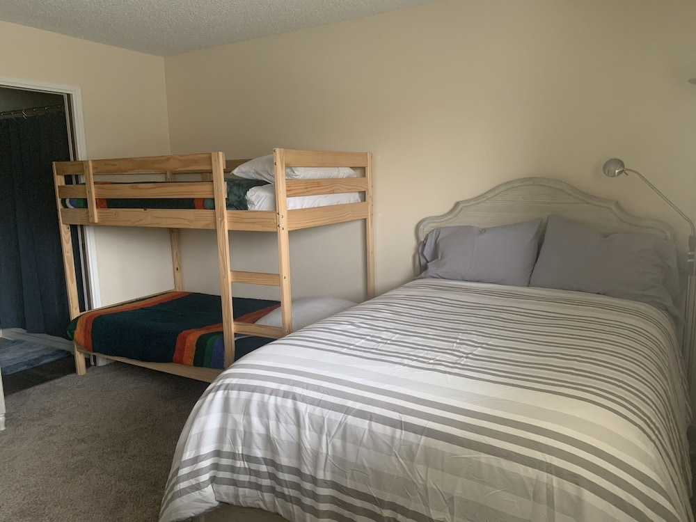 Spacious, Cozy, Quiet, Safe, & Lovely Place To Stay! Great Location! - Sacramento, CA