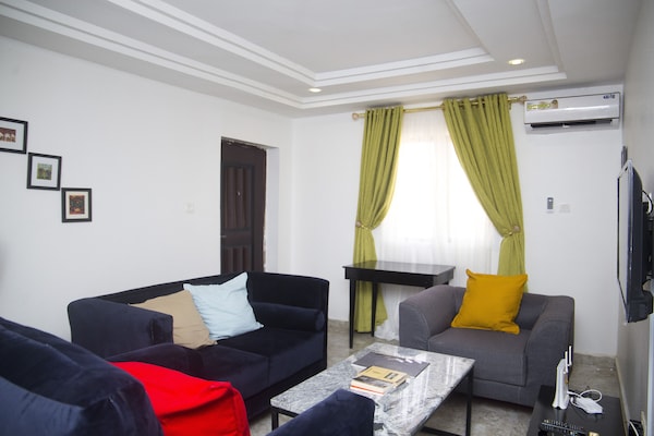 Aro | Classic 2bed Apartment (Lifecamp, Abuja) - アブジャ