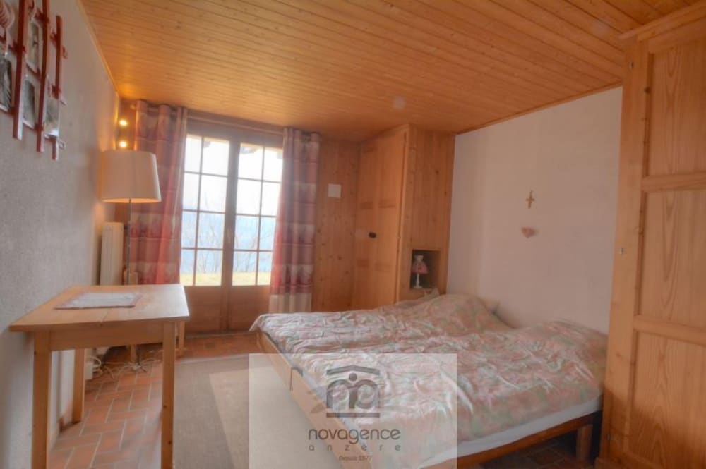 Large Chalet Close To The Centre Of The Resort, Easy Access With Double Garage In The Basement And D - Sion